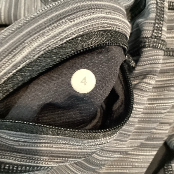 Lululemon Run: Inspire Crop II (Mesh) Size 4 Cyber Stripe Deep Coal Black - Picture 7 of 7